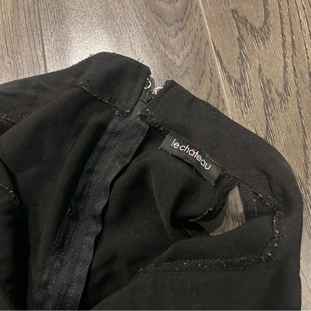 Le Chateau Elegant Black Garment - Picture 3 of 7